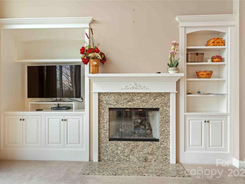 180 High Road Overlook, Hendersonville, NC 28739.  MLS# CAR4222873, YatesRealty ID 2285. 