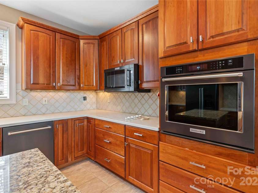 180 High Road Overlook, Hendersonville, NC 28739.  MLS# CAR4222873, YatesRealty ID 2285. 