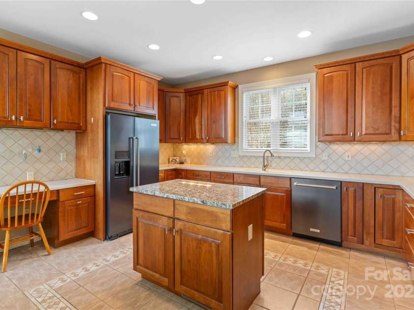 180 High Road Overlook, Hendersonville, NC 28739.  MLS# CAR4222873, YatesRealty ID 2285. 