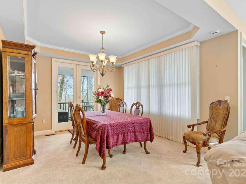 180 High Road Overlook, Hendersonville, NC 28739.  MLS# CAR4222873, YatesRealty ID 2285. 