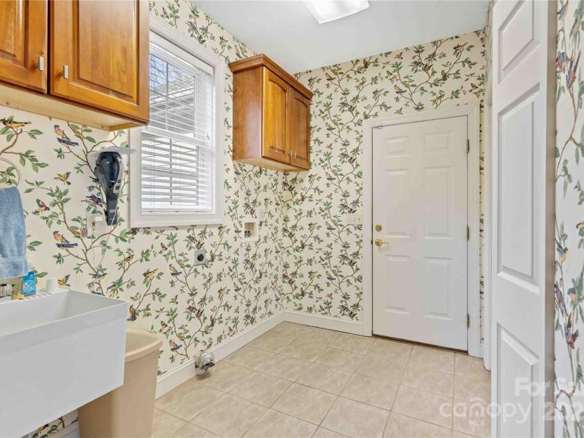 180 High Road Overlook, Hendersonville, NC 28739.  MLS# CAR4222873, YatesRealty ID 2285. 
