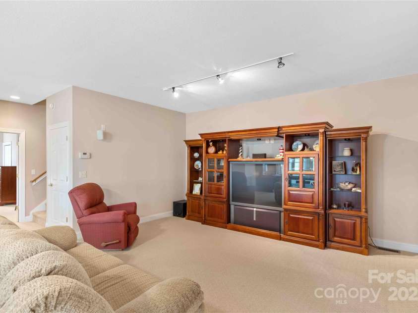 180 High Road Overlook, Hendersonville, NC 28739.  MLS# CAR4222873, YatesRealty ID 2285. 