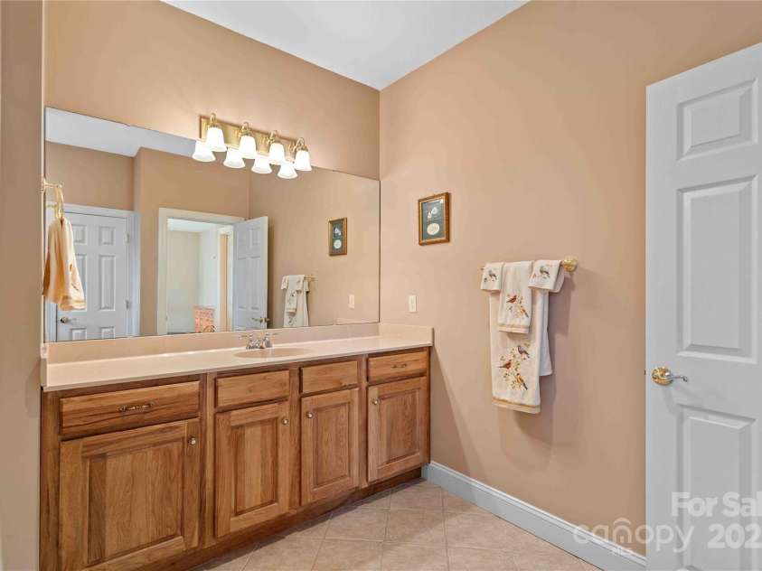 180 High Road Overlook, Hendersonville, NC 28739.  MLS# CAR4222873, YatesRealty ID 2285. 