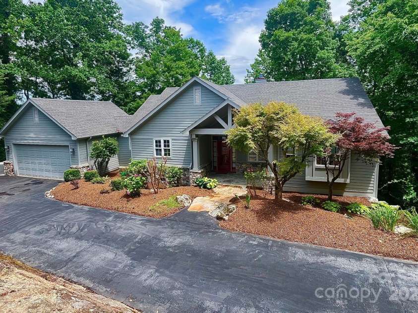 180 High Road Overlook, Hendersonville, NC 28739.  MLS# CAR4222873, YatesRealty ID 2285. 