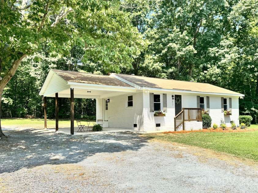 617 Rock Hill Church Road, Matthews, NC 28104.  MLS# CAR4274427, YatesRealty ID 22850. Curb Appeal
