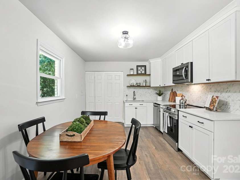 617 Rock Hill Church Road, Matthews, NC 28104.  MLS# CAR4274427, YatesRealty ID 22850. Dining Area