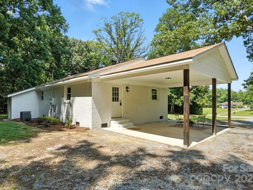 617 Rock Hill Church Road, Matthews, NC 28104.  MLS# CAR4274427, YatesRealty ID 22850. Exterior