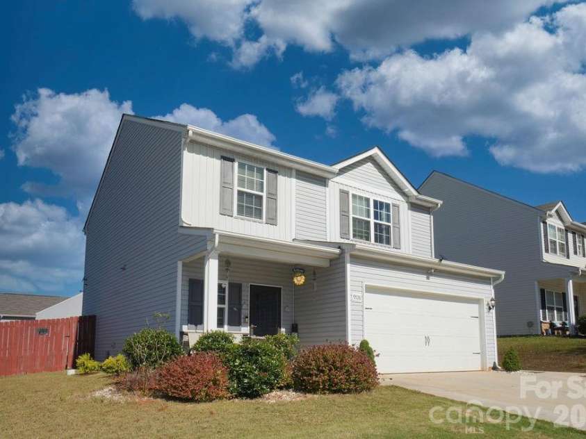 9728 Crooms Court, Charlotte, NC 28215.  MLS# CAR4382594, YatesRealty ID 22852. 