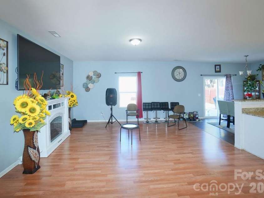 9728 Crooms Court, Charlotte, NC 28215.  MLS# CAR4382594, YatesRealty ID 22852. 
