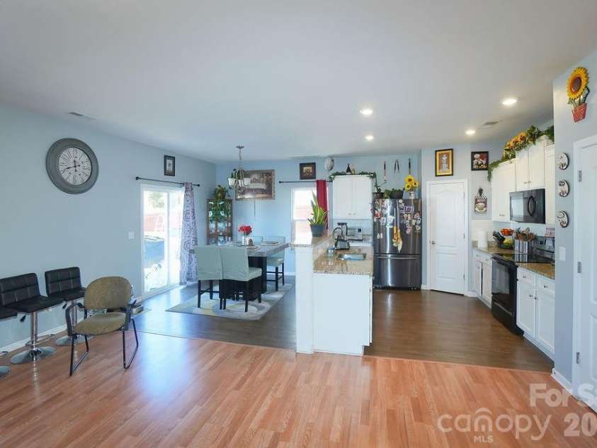 9728 Crooms Court, Charlotte, NC 28215.  MLS# CAR4382594, YatesRealty ID 22852. 