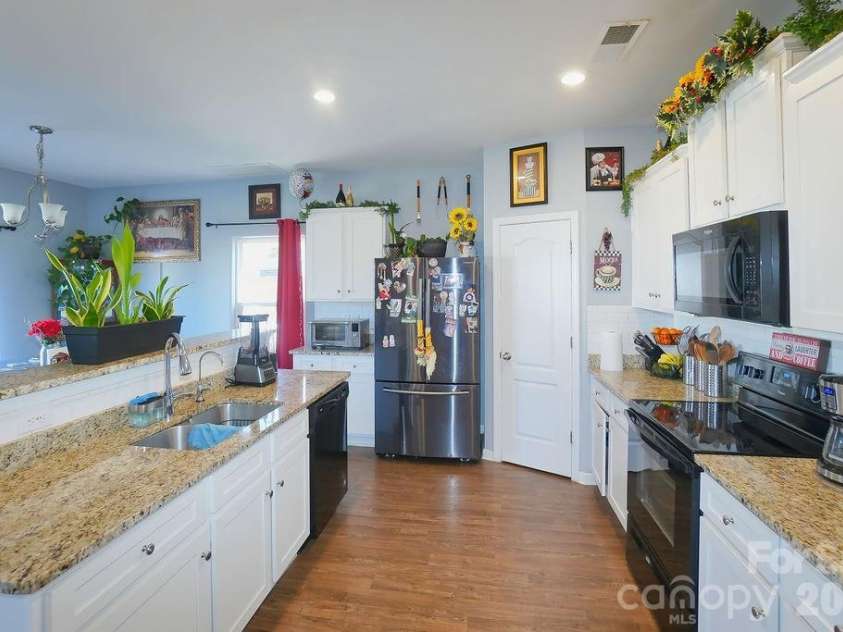 9728 Crooms Court, Charlotte, NC 28215.  MLS# CAR4382594, YatesRealty ID 22852. 