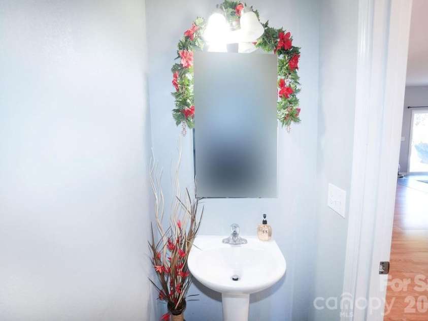 9728 Crooms Court, Charlotte, NC 28215.  MLS# CAR4382594, YatesRealty ID 22852. 