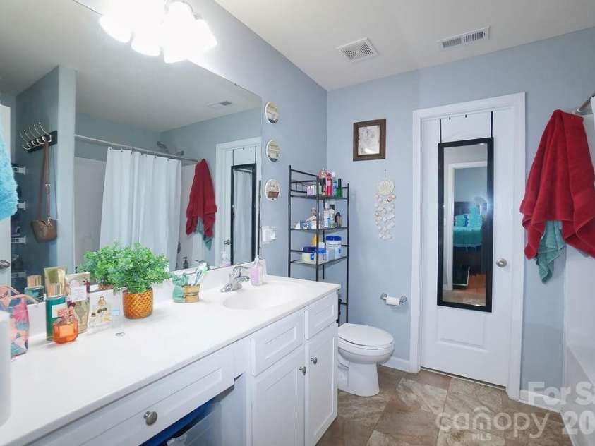 9728 Crooms Court, Charlotte, NC 28215.  MLS# CAR4382594, YatesRealty ID 22852. 