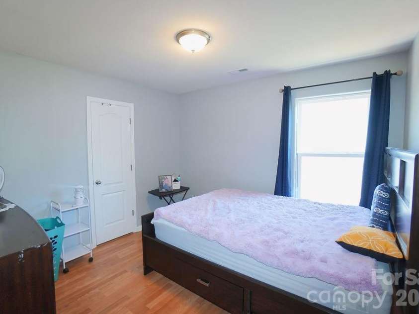 9728 Crooms Court, Charlotte, NC 28215.  MLS# CAR4382594, YatesRealty ID 22852. 