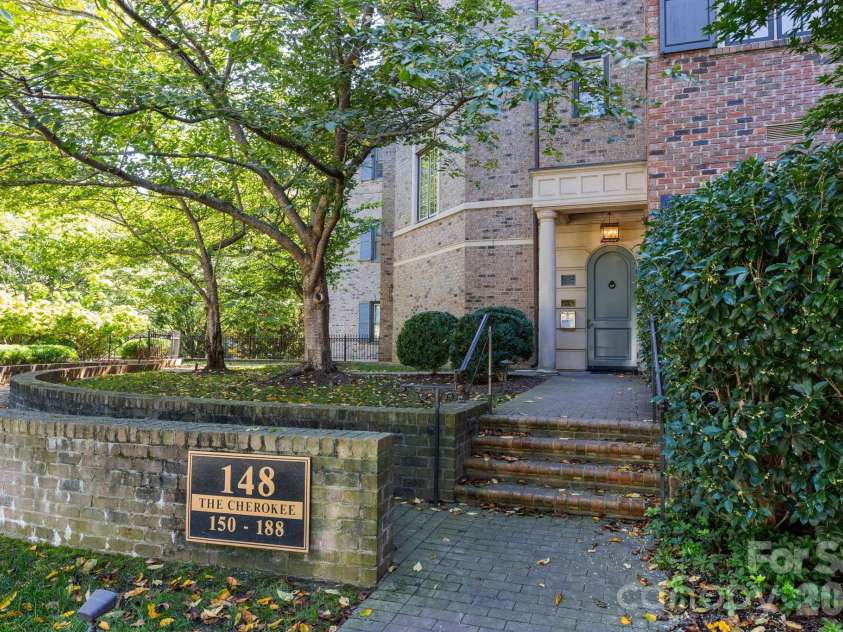 168 Cherokee Road, Charlotte, NC 28207.  MLS# CAR4382102, YatesRealty ID 22853. 