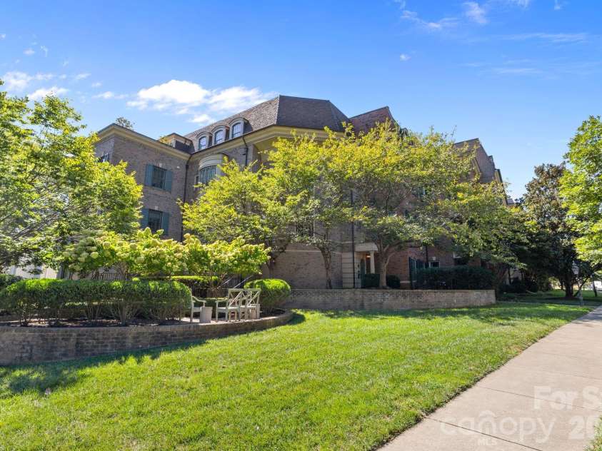 168 Cherokee Road, Charlotte, NC 28207.  MLS# CAR4382102, YatesRealty ID 22853. 