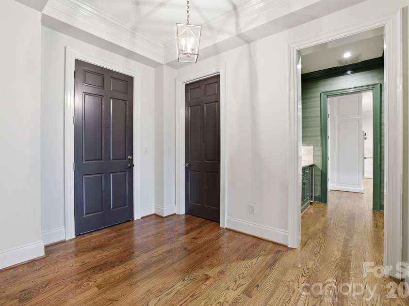 168 Cherokee Road, Charlotte, NC 28207.  MLS# CAR4382102, YatesRealty ID 22853. 