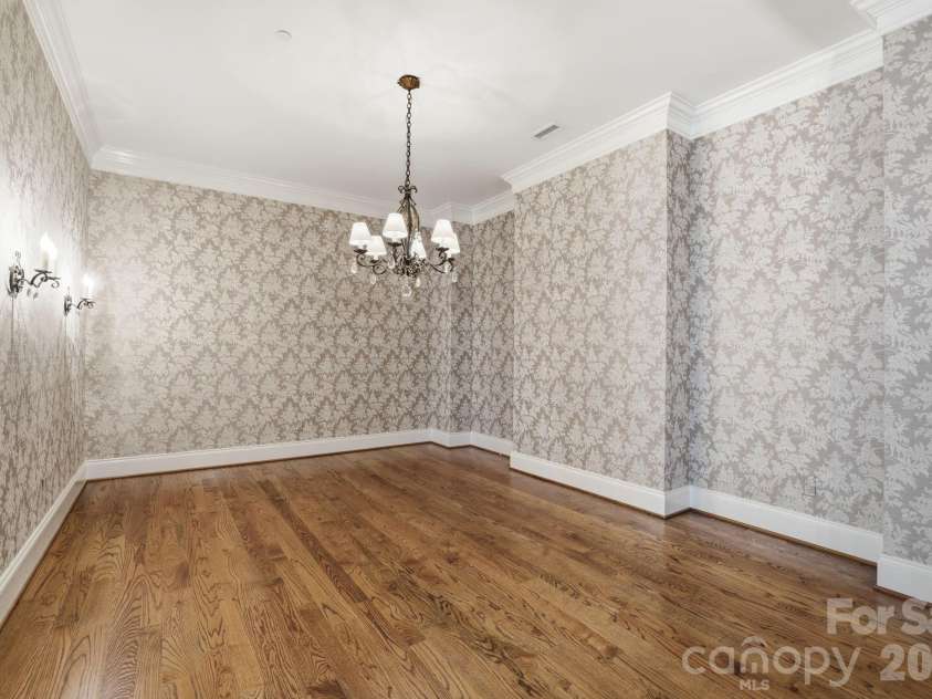 168 Cherokee Road, Charlotte, NC 28207.  MLS# CAR4382102, YatesRealty ID 22853. 