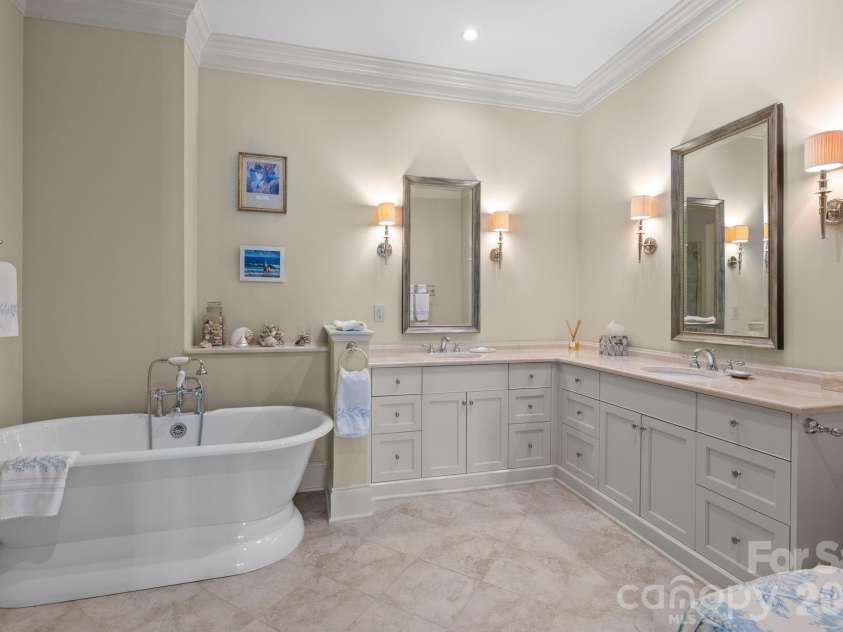 168 Cherokee Road, Charlotte, NC 28207.  MLS# CAR4382102, YatesRealty ID 22853. 