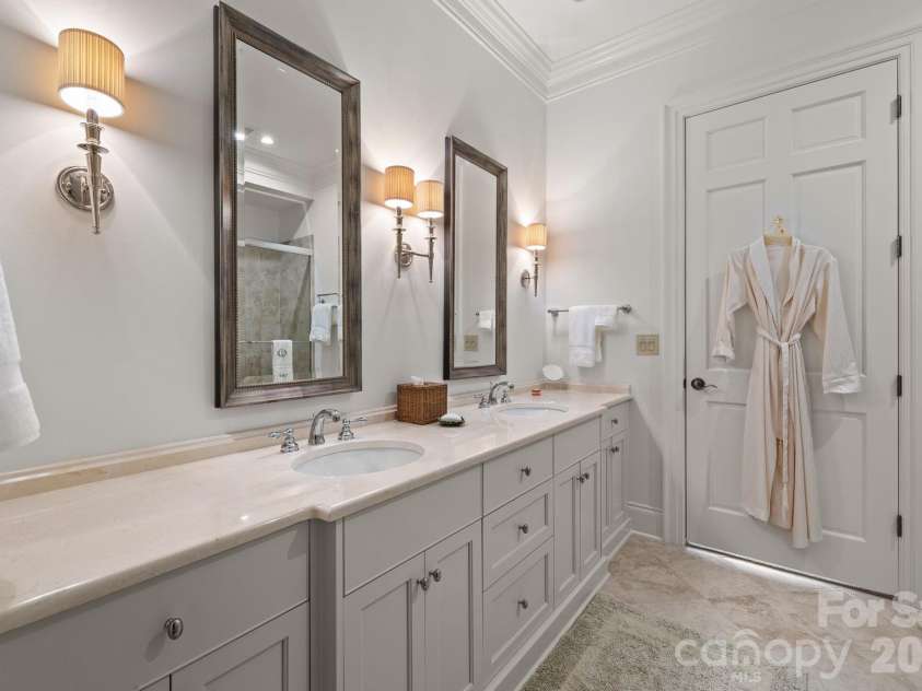 168 Cherokee Road, Charlotte, NC 28207.  MLS# CAR4382102, YatesRealty ID 22853. 