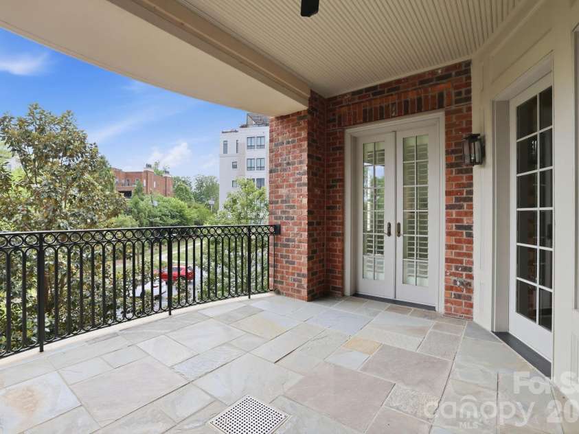 168 Cherokee Road, Charlotte, NC 28207.  MLS# CAR4382102, YatesRealty ID 22853. 