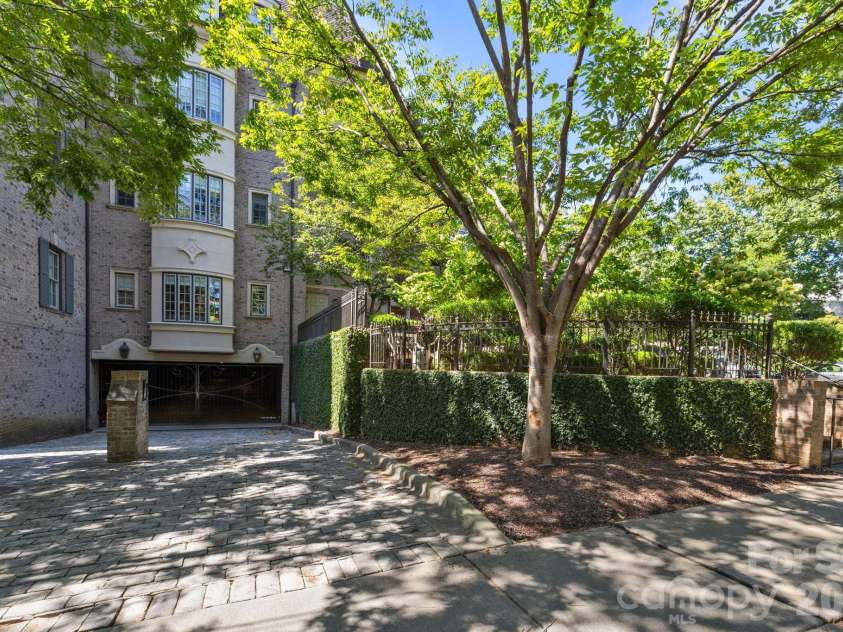168 Cherokee Road, Charlotte, NC 28207.  MLS# CAR4382102, YatesRealty ID 22853. 