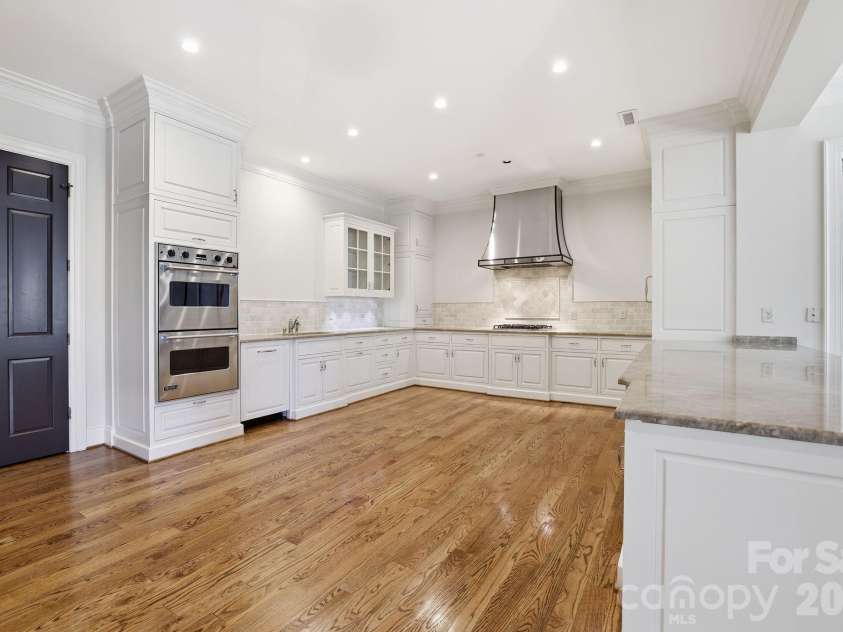 168 Cherokee Road, Charlotte, NC 28207.  MLS# CAR4382102, YatesRealty ID 22853. 