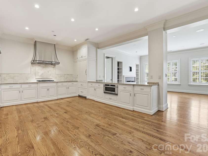168 Cherokee Road, Charlotte, NC 28207.  MLS# CAR4382102, YatesRealty ID 22853. 