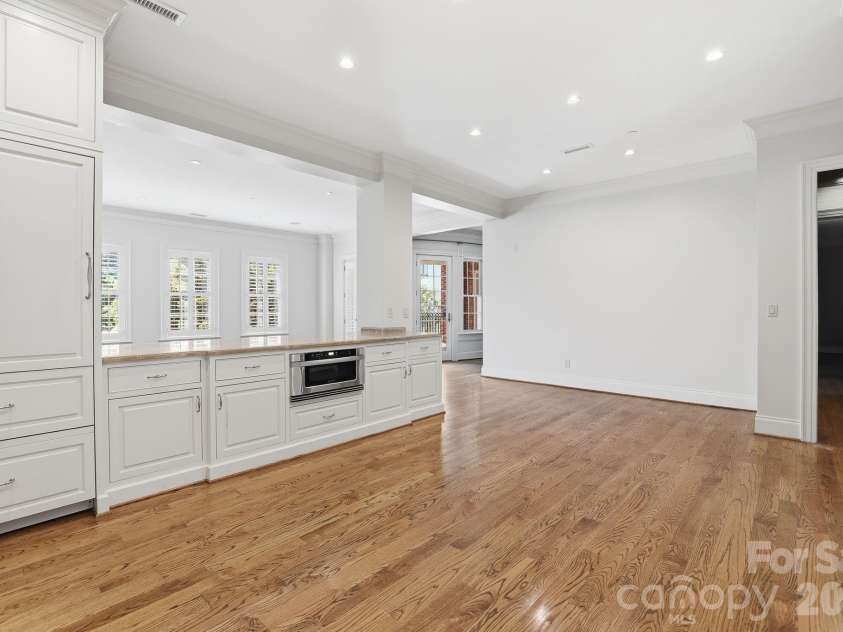 168 Cherokee Road, Charlotte, NC 28207.  MLS# CAR4382102, YatesRealty ID 22853. 