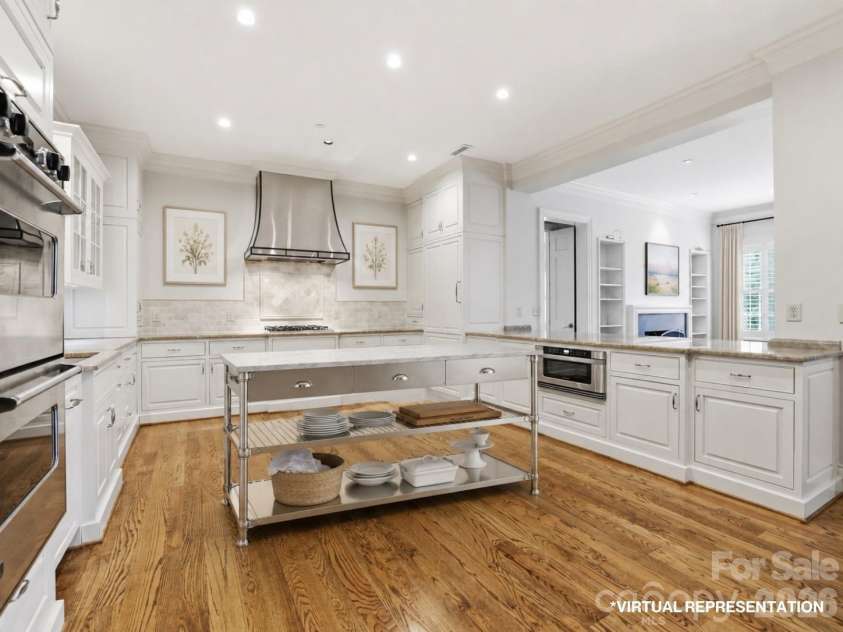 168 Cherokee Road, Charlotte, NC 28207.  MLS# CAR4382102, YatesRealty ID 22853. 