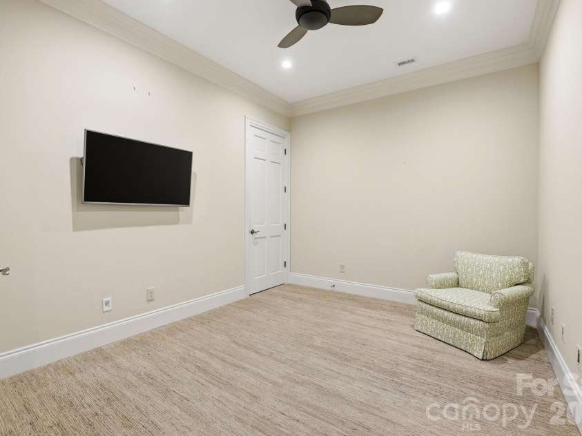 168 Cherokee Road, Charlotte, NC 28207.  MLS# CAR4382102, YatesRealty ID 22853. Office