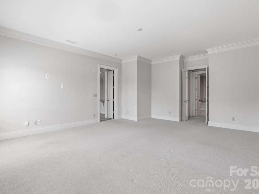 168 Cherokee Road, Charlotte, NC 28207.  MLS# CAR4382102, YatesRealty ID 22853. Primary bedroom