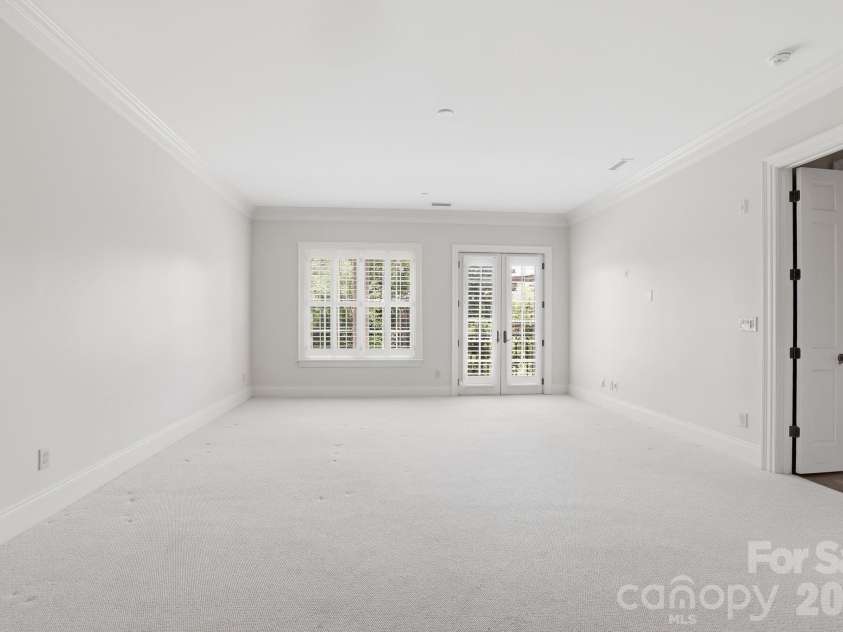 168 Cherokee Road, Charlotte, NC 28207.  MLS# CAR4382102, YatesRealty ID 22853. Primary bedroom