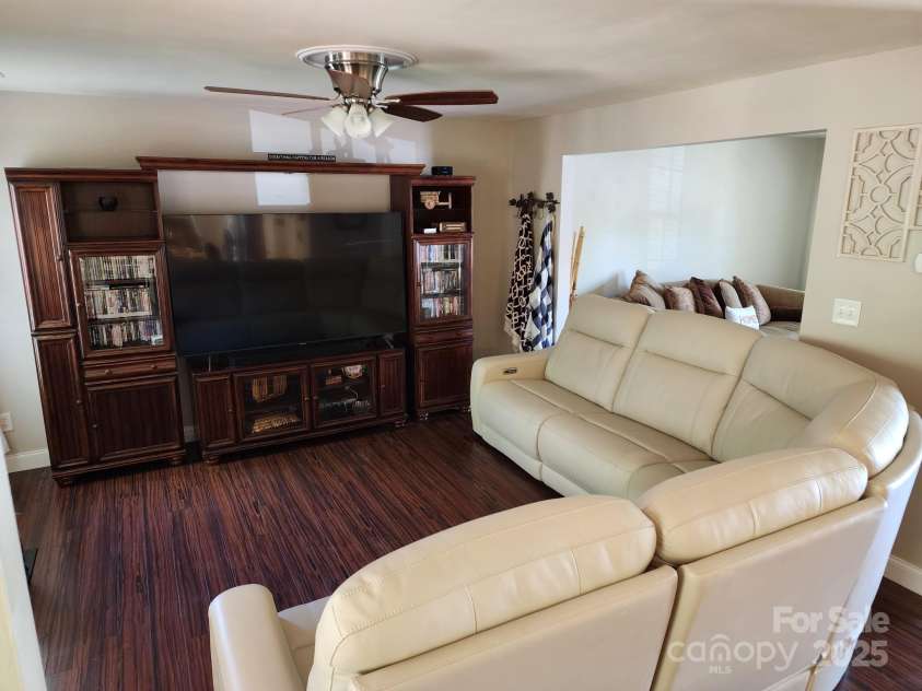 400 Antlers Court, Gastonia, NC 28052.  MLS# CAR4251396, YatesRealty ID 22853. 