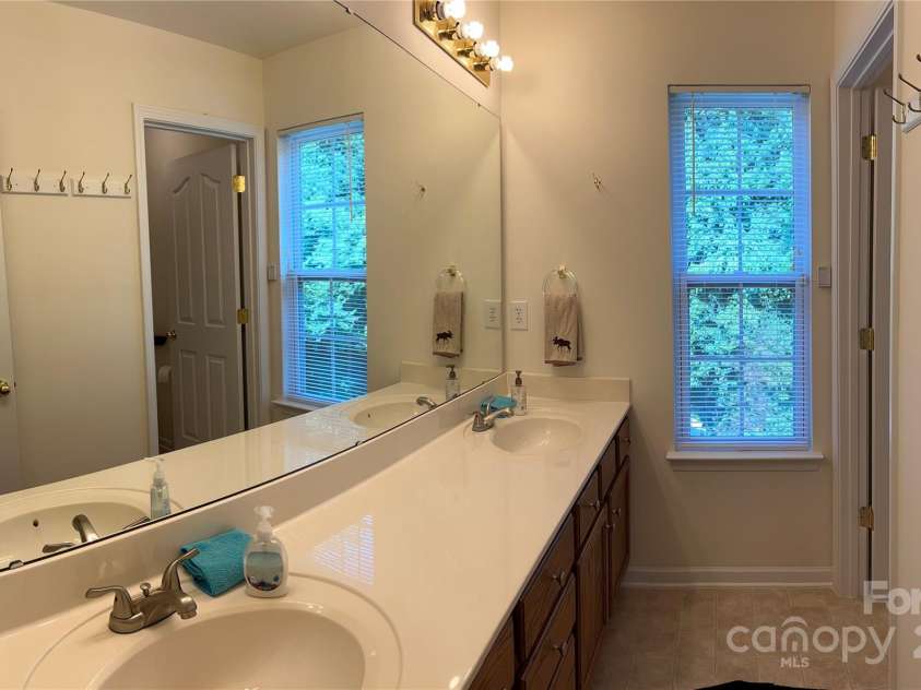 5009 Brook Valley Run, Monroe, NC 28110.  MLS# CAR4269911, YatesRealty ID 22854. 