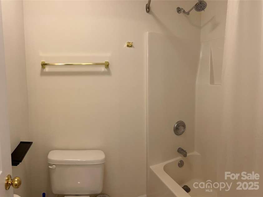 5009 Brook Valley Run, Monroe, NC 28110.  MLS# CAR4269911, YatesRealty ID 22854. 