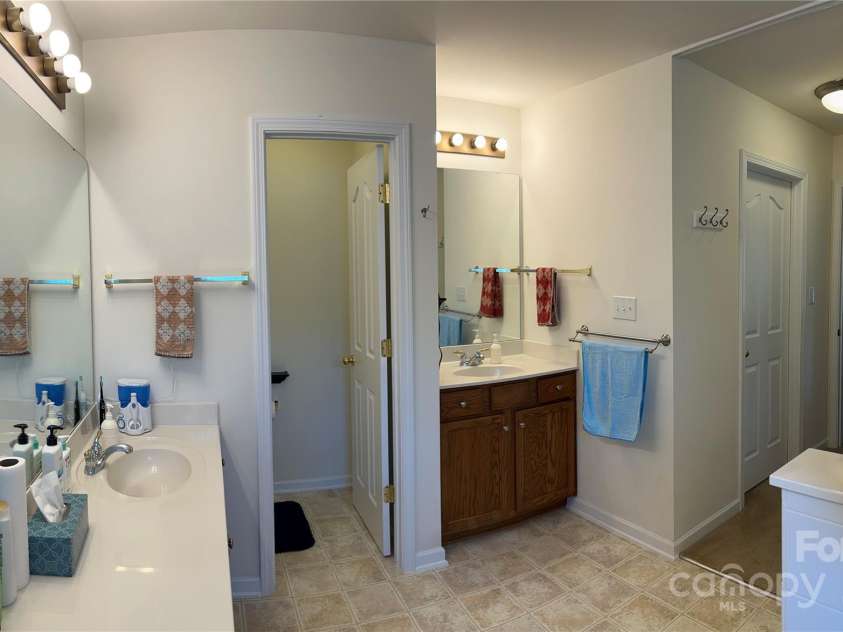 5009 Brook Valley Run, Monroe, NC 28110.  MLS# CAR4269911, YatesRealty ID 22854. 