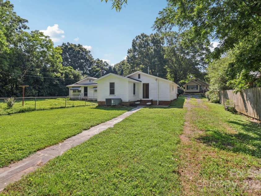 1626 Park Avenue, Albemarle, NC 28001.  MLS# CAR4272488, YatesRealty ID 22855. 