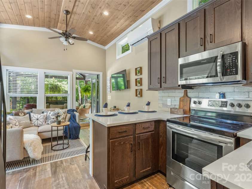 3095 Silversteen Road, Lake Toxaway, NC 28747.  MLS# CAR4269912, YatesRealty ID 22856. Kitchen area