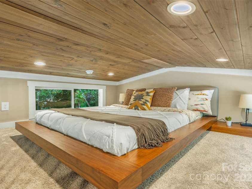 3095 Silversteen Road, Lake Toxaway, NC 28747.  MLS# CAR4269912, YatesRealty ID 22856. Loft area