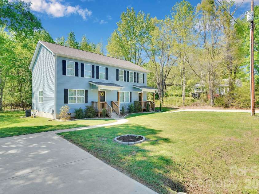 2877 Vale Avenue, Kannapolis, NC 28081.  MLS# CAR4366966, YatesRealty ID 22857. Private, quiet neighborhood and just 10 mins to Downtown Kannapolis and China Grove