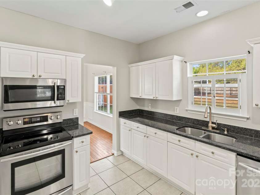 4835 Chesney Street, Concord, NC 28027.  MLS# CAR4307109, YatesRealty ID 22858. Self Cleaning Oven