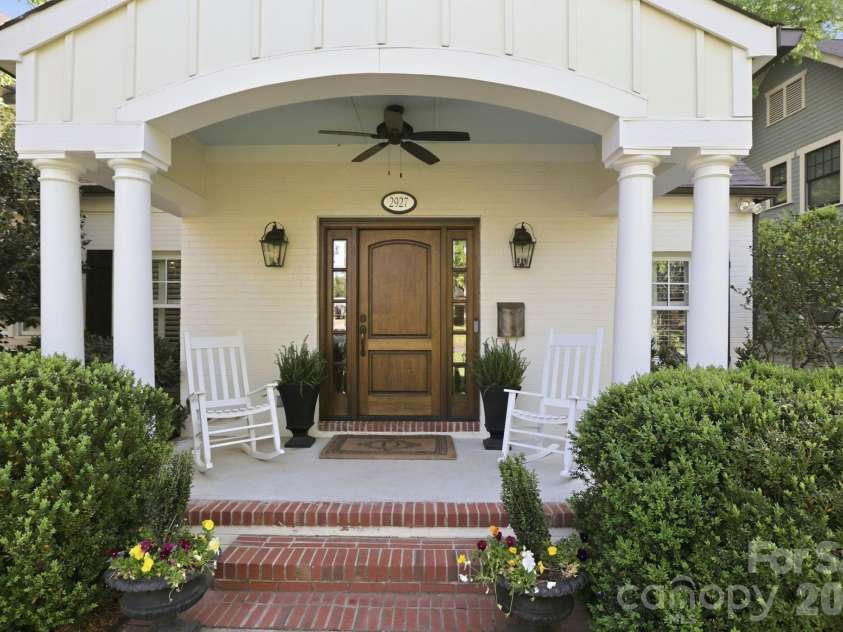 2927 Somerset Drive, Charlotte, NC 28209.  MLS# CAR4372721, YatesRealty ID 22859. 