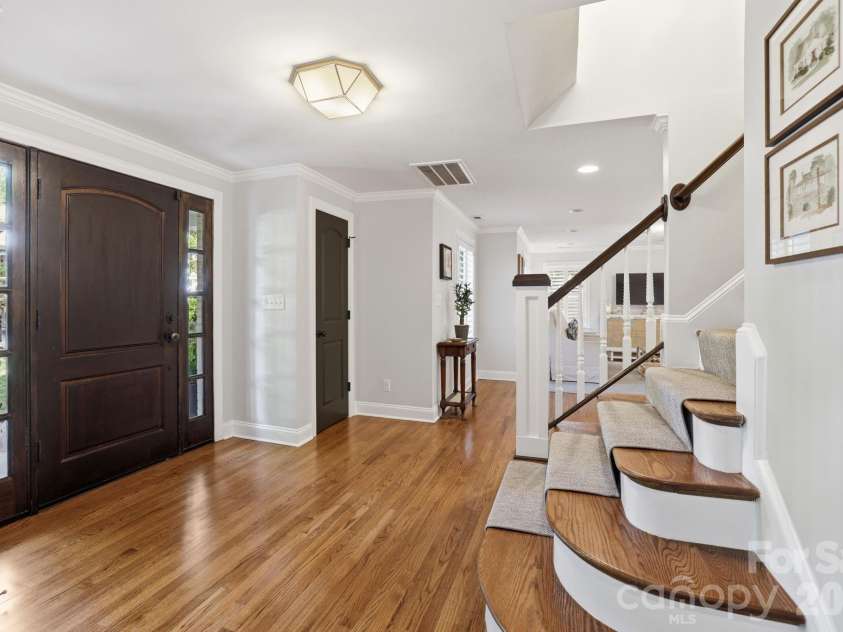2927 Somerset Drive, Charlotte, NC 28209.  MLS# CAR4372721, YatesRealty ID 22859. 