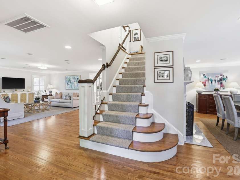 2927 Somerset Drive, Charlotte, NC 28209.  MLS# CAR4372721, YatesRealty ID 22859. 