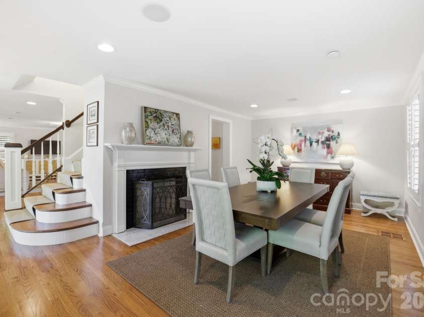 2927 Somerset Drive, Charlotte, NC 28209.  MLS# CAR4372721, YatesRealty ID 22859. 