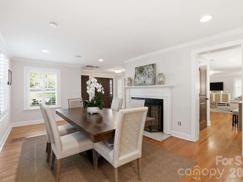 2927 Somerset Drive, Charlotte, NC 28209.  MLS# CAR4372721, YatesRealty ID 22859. 