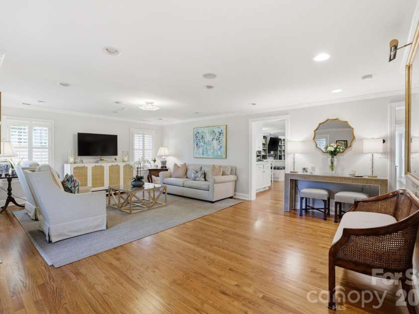 2927 Somerset Drive, Charlotte, NC 28209.  MLS# CAR4372721, YatesRealty ID 22859. 