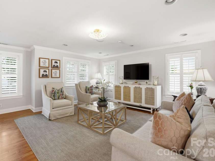 2927 Somerset Drive, Charlotte, NC 28209.  MLS# CAR4372721, YatesRealty ID 22859. 