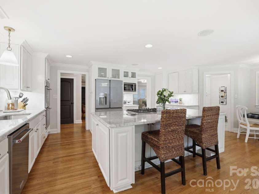 2927 Somerset Drive, Charlotte, NC 28209.  MLS# CAR4372721, YatesRealty ID 22859. 